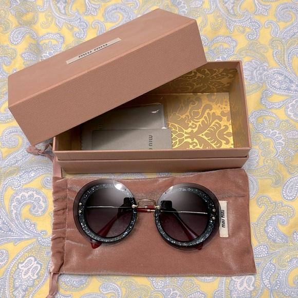 Miu Miu sunglasses - Picture 1 of 5